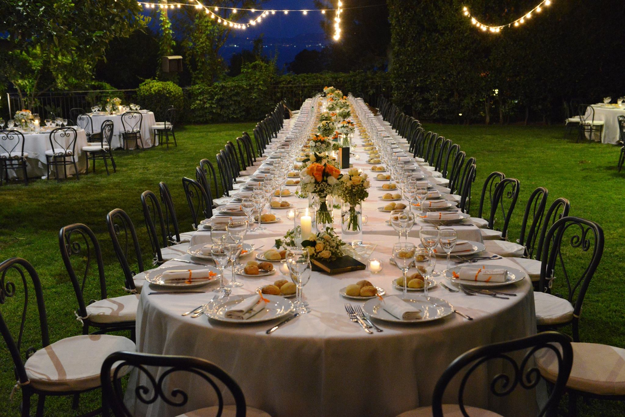 banchetto-nozze-tavolo-imperiale-giardino